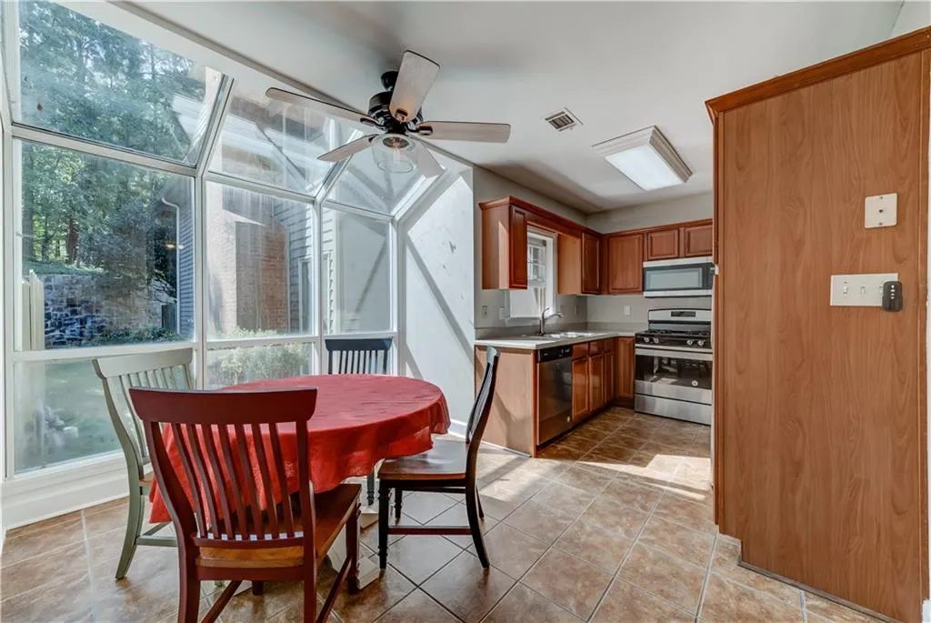 64 Mount Vernon Circle, Dunwoody, Georgia 30338, 2 Bedrooms Bedrooms, ,2 BathroomsBathrooms,Residential,Sold,64 Mount Vernon Circle,6809664