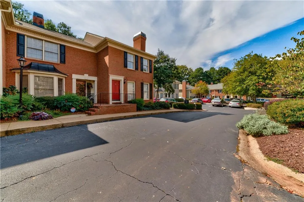 64 Mount Vernon Circle, Dunwoody, Georgia 30338, 2 Bedrooms Bedrooms, ,2 BathroomsBathrooms,Residential,Sold,64 Mount Vernon Circle,6809664