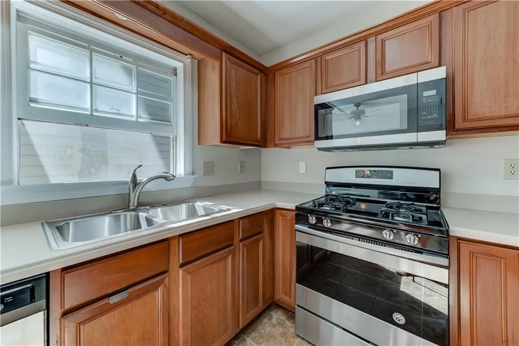 64 Mount Vernon Circle, Dunwoody, Georgia 30338, 2 Bedrooms Bedrooms, ,2 BathroomsBathrooms,Residential,Sold,64 Mount Vernon Circle,6809664