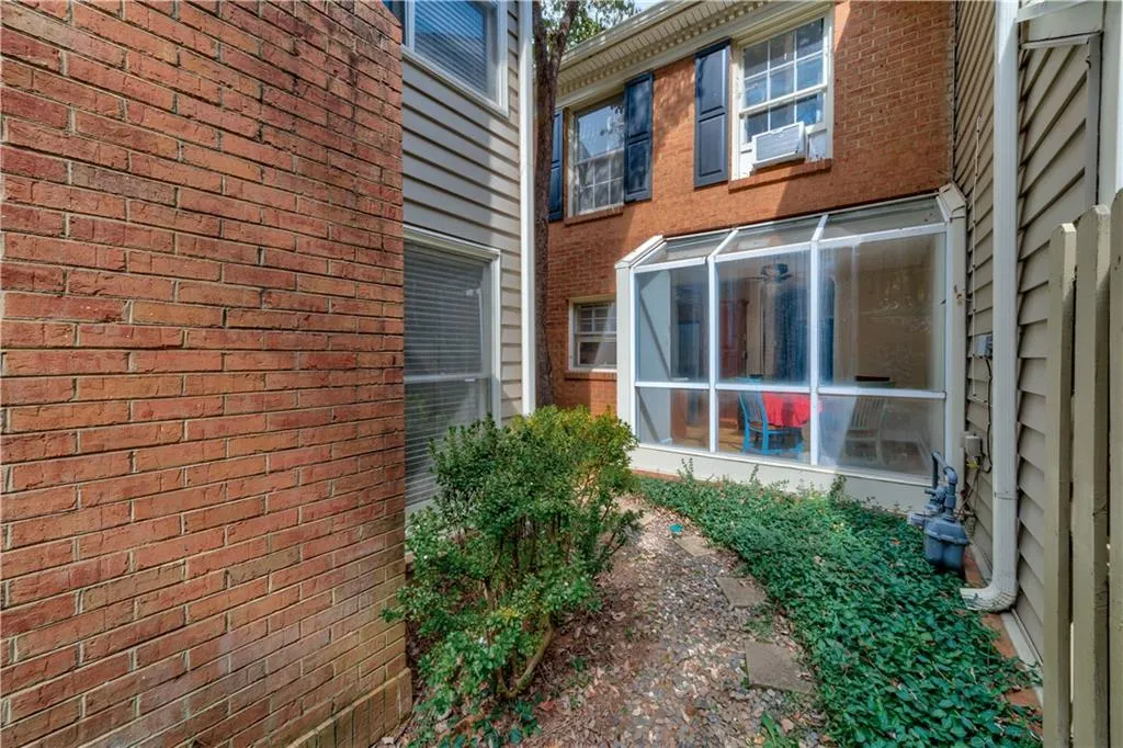 64 Mount Vernon Circle, Dunwoody, Georgia 30338, 2 Bedrooms Bedrooms, ,2 BathroomsBathrooms,Residential,Sold,64 Mount Vernon Circle,6809664