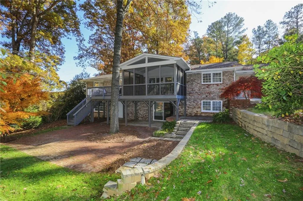 6562 Cherry Tree Lane, Sandy Springs, Georgia 30328, 3 Bedrooms Bedrooms, ,2 BathroomsBathrooms,Residential,Sold,6562 Cherry Tree Lane,6103443