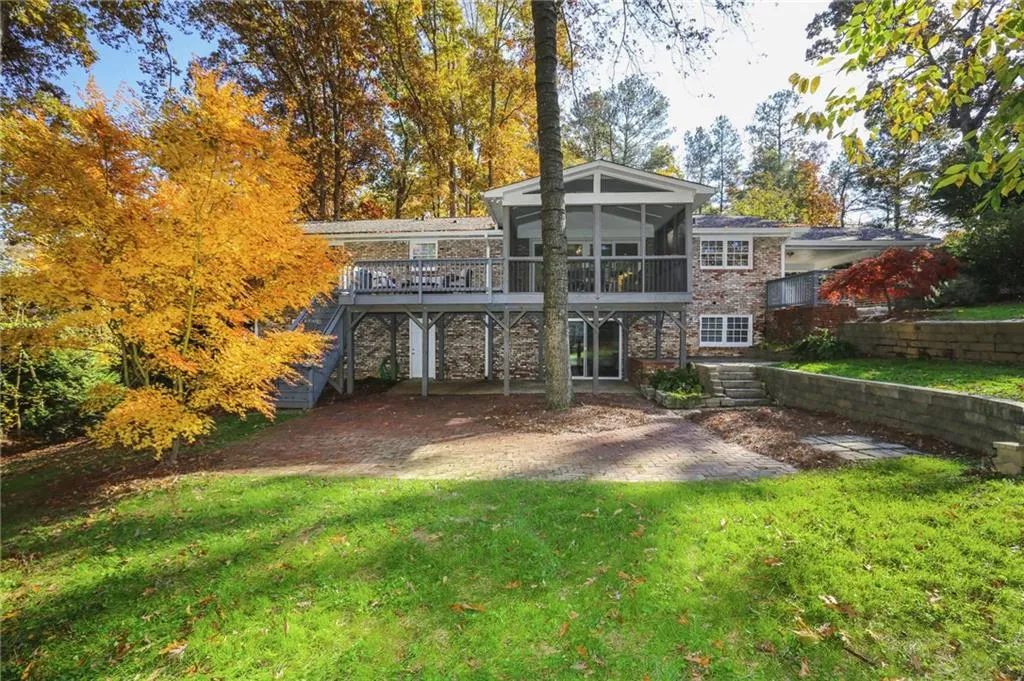 6562 Cherry Tree Lane, Sandy Springs, Georgia 30328, 3 Bedrooms Bedrooms, ,2 BathroomsBathrooms,Residential,Sold,6562 Cherry Tree Lane,6103443
