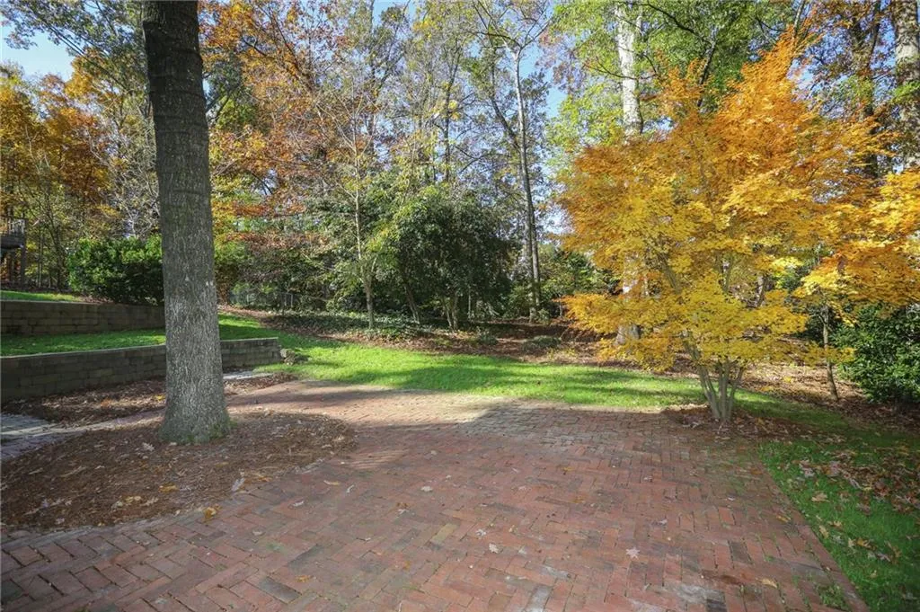 6562 Cherry Tree Lane, Sandy Springs, Georgia 30328, 3 Bedrooms Bedrooms, ,2 BathroomsBathrooms,Residential,Sold,6562 Cherry Tree Lane,6103443