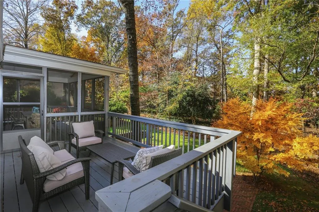 6562 Cherry Tree Lane, Sandy Springs, Georgia 30328, 3 Bedrooms Bedrooms, ,2 BathroomsBathrooms,Residential,Sold,6562 Cherry Tree Lane,6103443