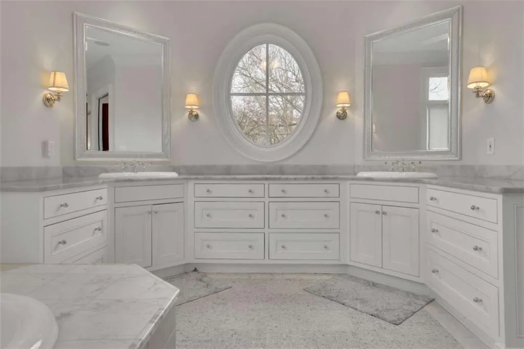 4084 Peachtree Dunwoody Road, Atlanta, Georgia 30342, 5 Bedrooms Bedrooms, ,5 BathroomsBathrooms,Residential,For Sale,4084 Peachtree Dunwoody Road,7587762