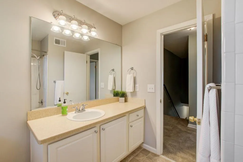 1201 Brighton Point, Sandy Springs, Georgia 30328, 2 Bedrooms Bedrooms, ,2 BathroomsBathrooms,Residential,Sold,1201 Brighton Point,7136326