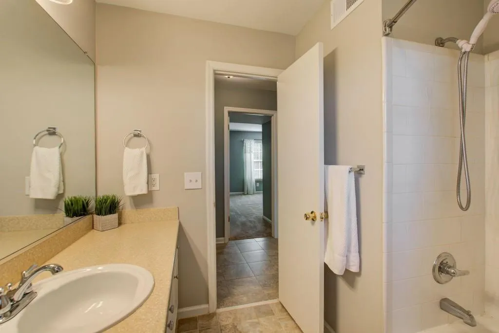 1201 Brighton Point, Sandy Springs, Georgia 30328, 2 Bedrooms Bedrooms, ,2 BathroomsBathrooms,Residential,Sold,1201 Brighton Point,7136326