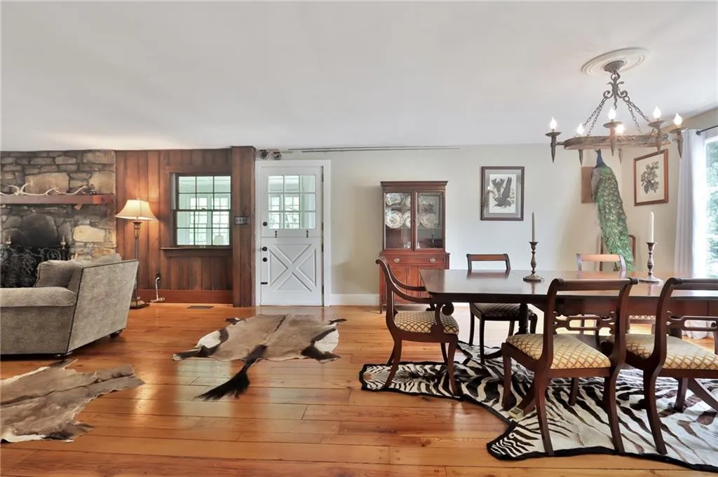 45 Michelle Circle, Atlanta, Georgia 30342, 4 Bedrooms Bedrooms, ,2 BathroomsBathrooms,Residential,Sold,45 Michelle Circle,6784147
