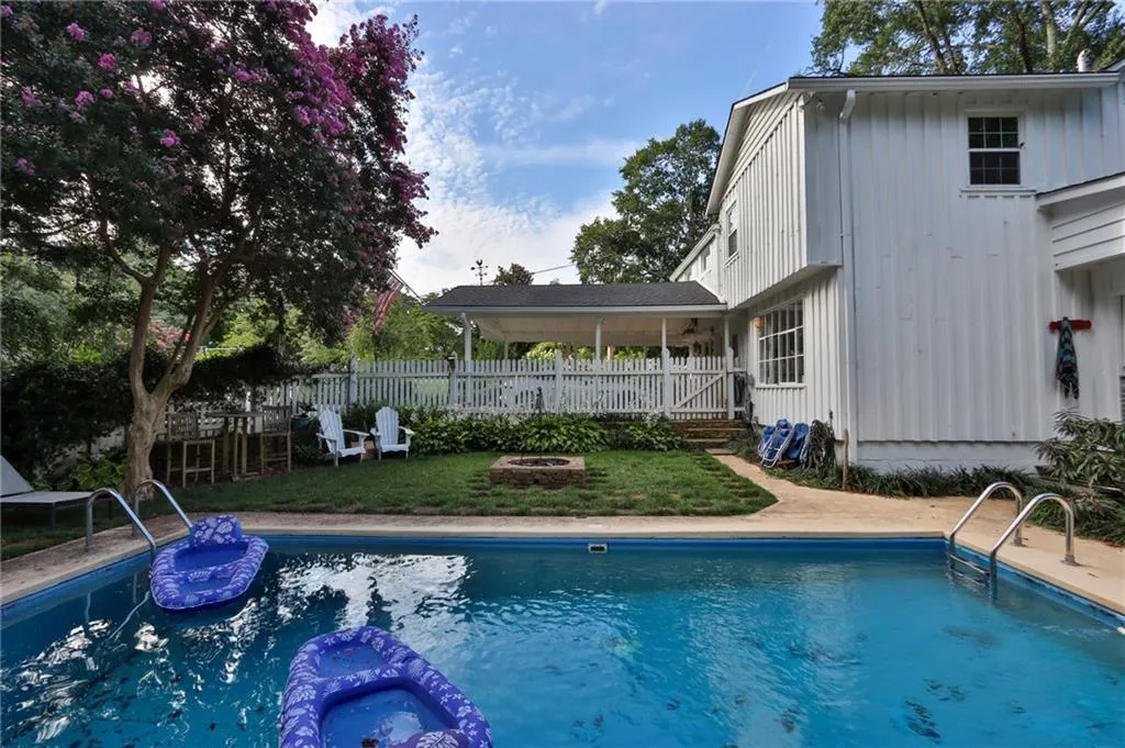 45 Michelle Circle, Atlanta, Georgia 30342, 4 Bedrooms Bedrooms, ,2 BathroomsBathrooms,Residential,Sold,45 Michelle Circle,6784147