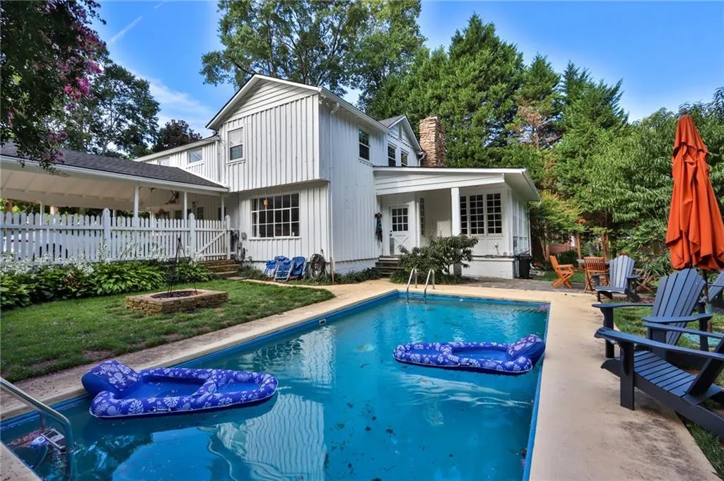 45 Michelle Circle, Atlanta, Georgia 30342, 4 Bedrooms Bedrooms, ,2 BathroomsBathrooms,Residential,Sold,45 Michelle Circle,6784147