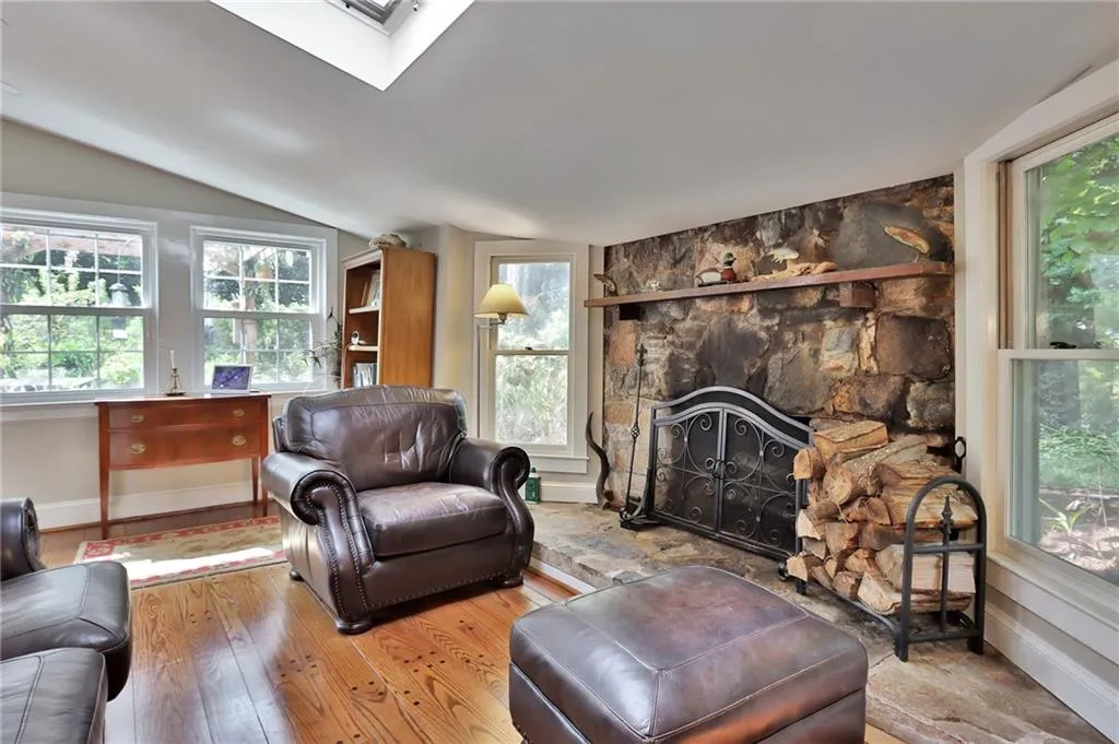 45 Michelle Circle, Atlanta, Georgia 30342, 4 Bedrooms Bedrooms, ,2 BathroomsBathrooms,Residential,Sold,45 Michelle Circle,6784147