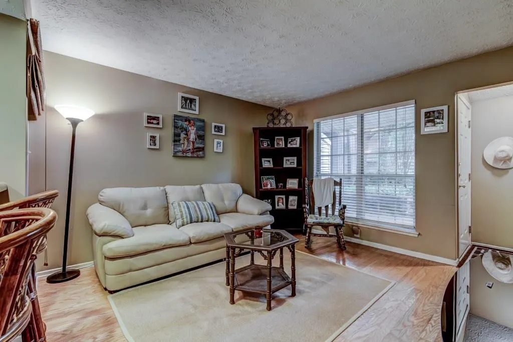6822 Glenridge Drive Unit G, Sandy Springs, Georgia 30328, 1 Bedroom Bedrooms, ,1 BathroomBathrooms,Residential,Sold,6822 Glenridge Drive Unit G,5844057