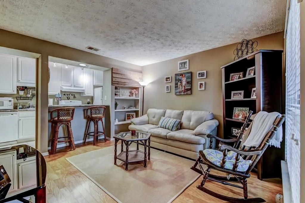 6822 Glenridge Drive Unit G, Sandy Springs, Georgia 30328, 1 Bedroom Bedrooms, ,1 BathroomBathrooms,Residential,Sold,6822 Glenridge Drive Unit G,5844057