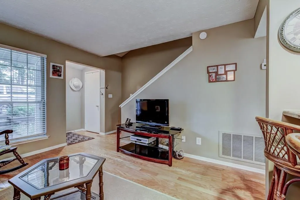 6822 Glenridge Drive Unit G, Sandy Springs, Georgia 30328, 1 Bedroom Bedrooms, ,1 BathroomBathrooms,Residential,Sold,6822 Glenridge Drive Unit G,5844057