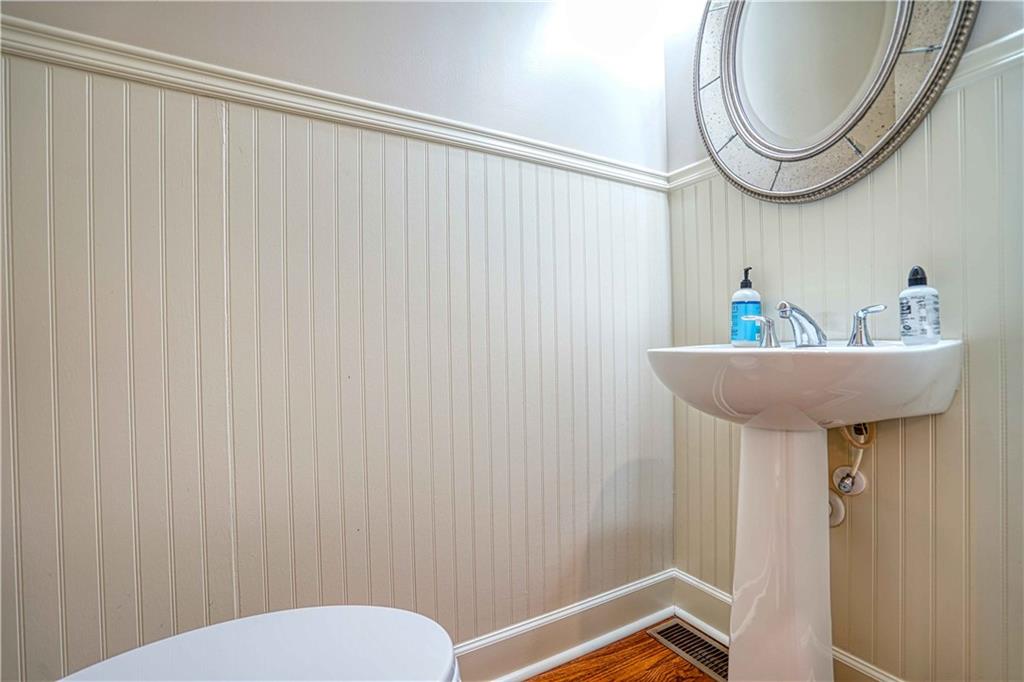211 Riversgate Drive, Atlanta, Georgia 30339, 3 Bedrooms Bedrooms, ,3 BathroomsBathrooms,Residential,Sold,211 Riversgate Drive,7305507