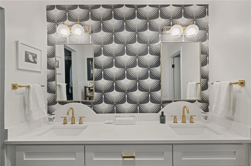 Designer touches in the primary bathroom
