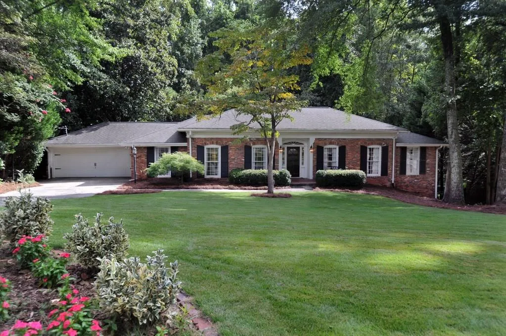 4660 Huntley Drive, Atlanta, Georgia 30342, 4 Bedrooms Bedrooms, ,3 BathroomsBathrooms,Residential,Sold,4660 Huntley Drive,6070884