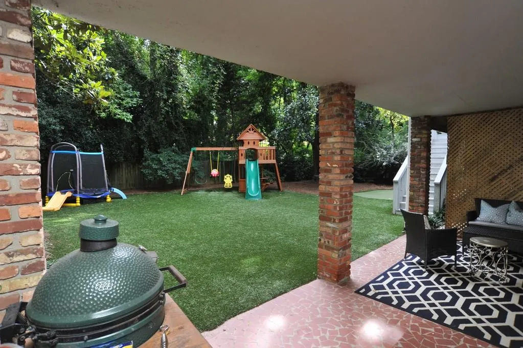 4660 Huntley Drive, Atlanta, Georgia 30342, 4 Bedrooms Bedrooms, ,3 BathroomsBathrooms,Residential,Sold,4660 Huntley Drive,6070884