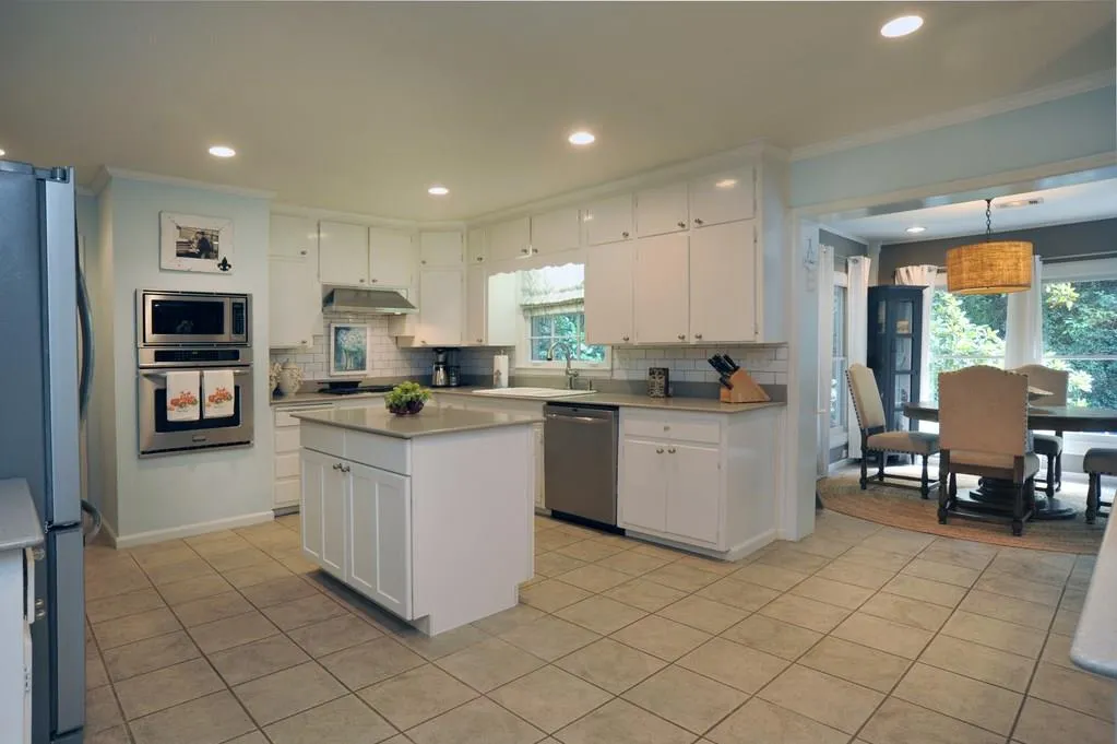 4660 Huntley Drive, Atlanta, Georgia 30342, 4 Bedrooms Bedrooms, ,3 BathroomsBathrooms,Residential,Sold,4660 Huntley Drive,6070884