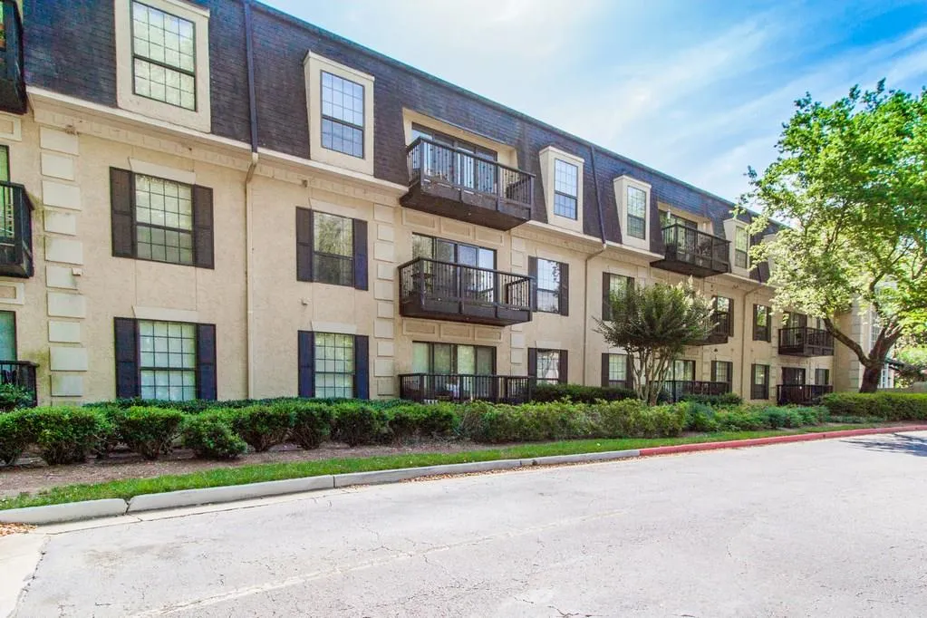 3105 Pine Heights Drive, Atlanta, Georgia 30324, 2 Bedrooms Bedrooms, ,2 BathroomsBathrooms,Residential,Sold,3105 Pine Heights Drive,6033813