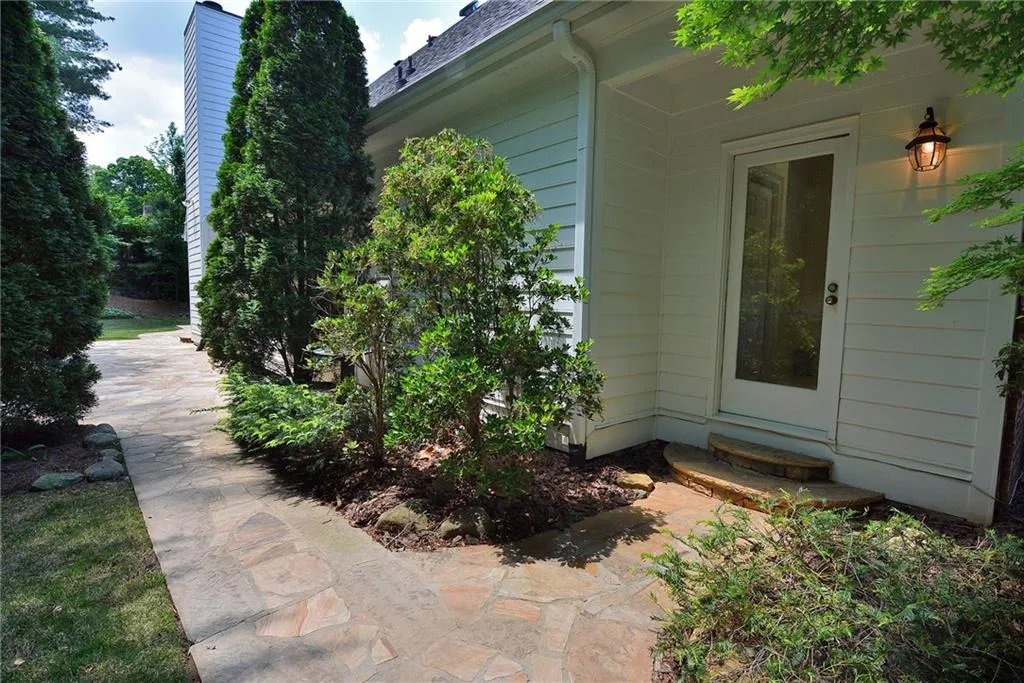 7445 Stoneykirk Close, Sandy Springs, Georgia 30350, 5 Bedrooms Bedrooms, ,4 BathroomsBathrooms,Residential,Sold,7445 Stoneykirk Close,5683334