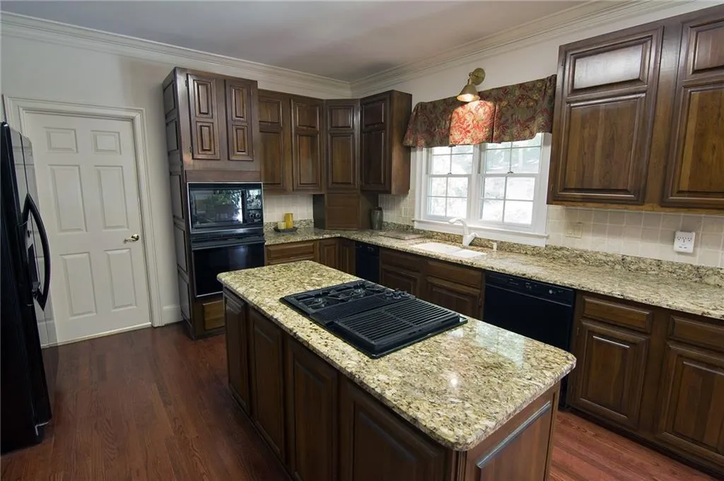 7445 Stoneykirk Close, Sandy Springs, Georgia 30350, 5 Bedrooms Bedrooms, ,4 BathroomsBathrooms,Residential,Sold,7445 Stoneykirk Close,5683334