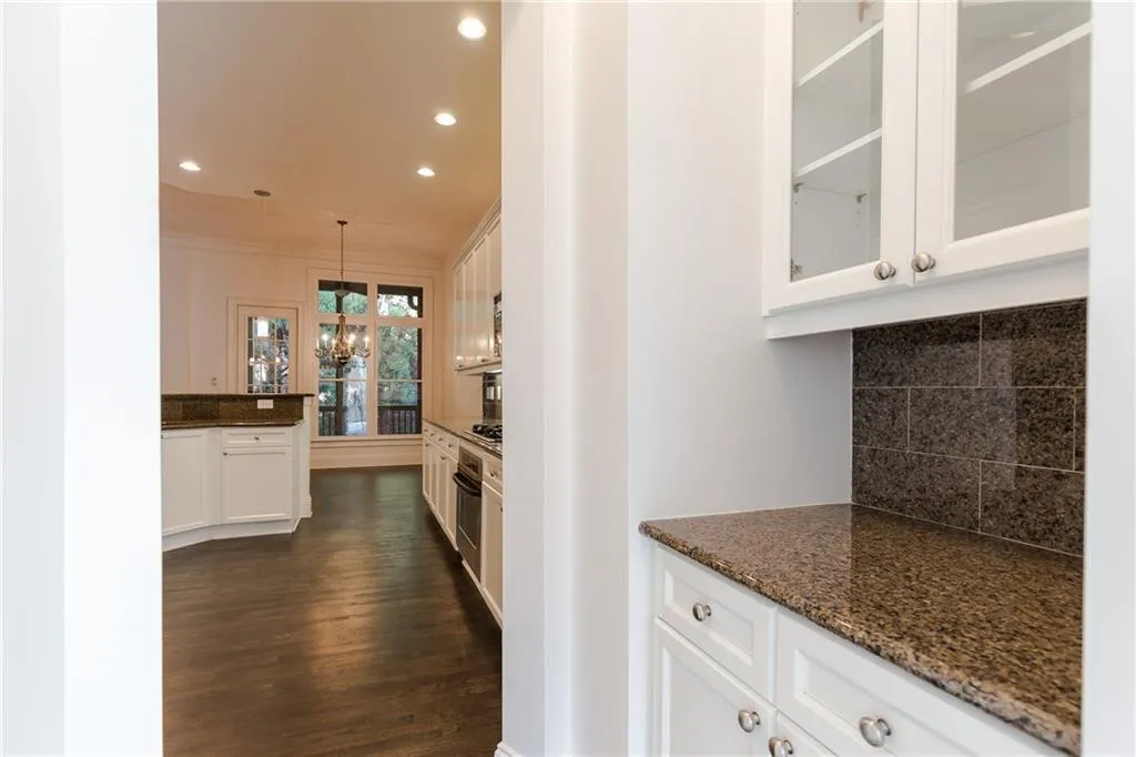5904 Reddington Way, Sandy Springs, Georgia 30328, 3 Bedrooms Bedrooms, ,3 BathroomsBathrooms,Residential,Sold,5904 Reddington Way,5922612