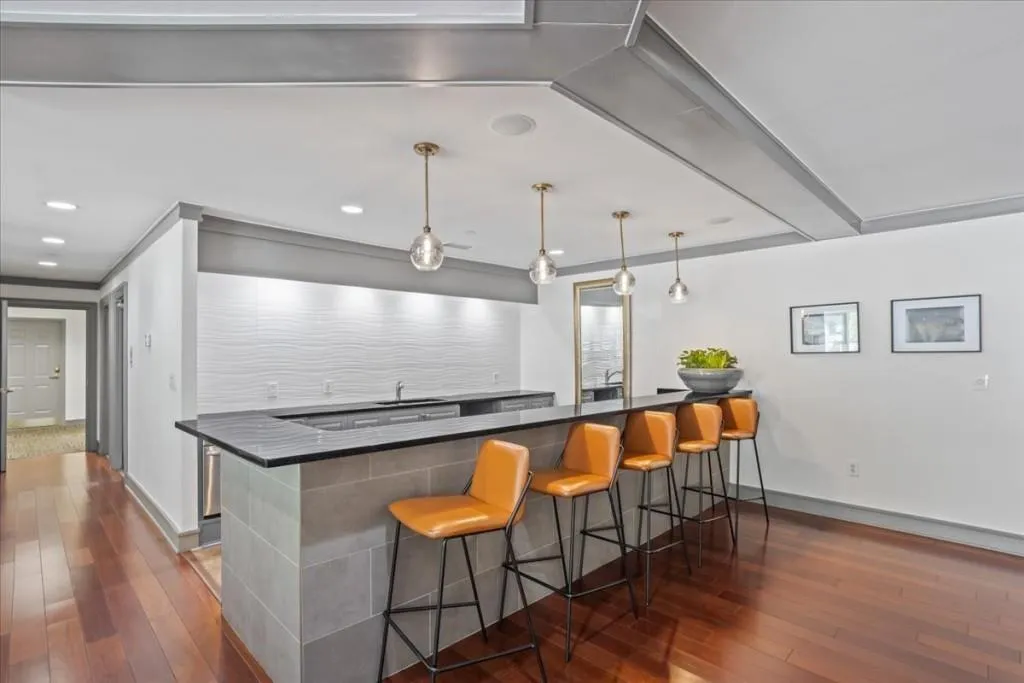 1101 Juniper Street Ne Unit 1216, Atlanta, Georgia 30309, 1 Bedroom Bedrooms, ,1 BathroomBathrooms,Residential,For Sale,1101 Juniper Street Ne Unit 1216,7586223