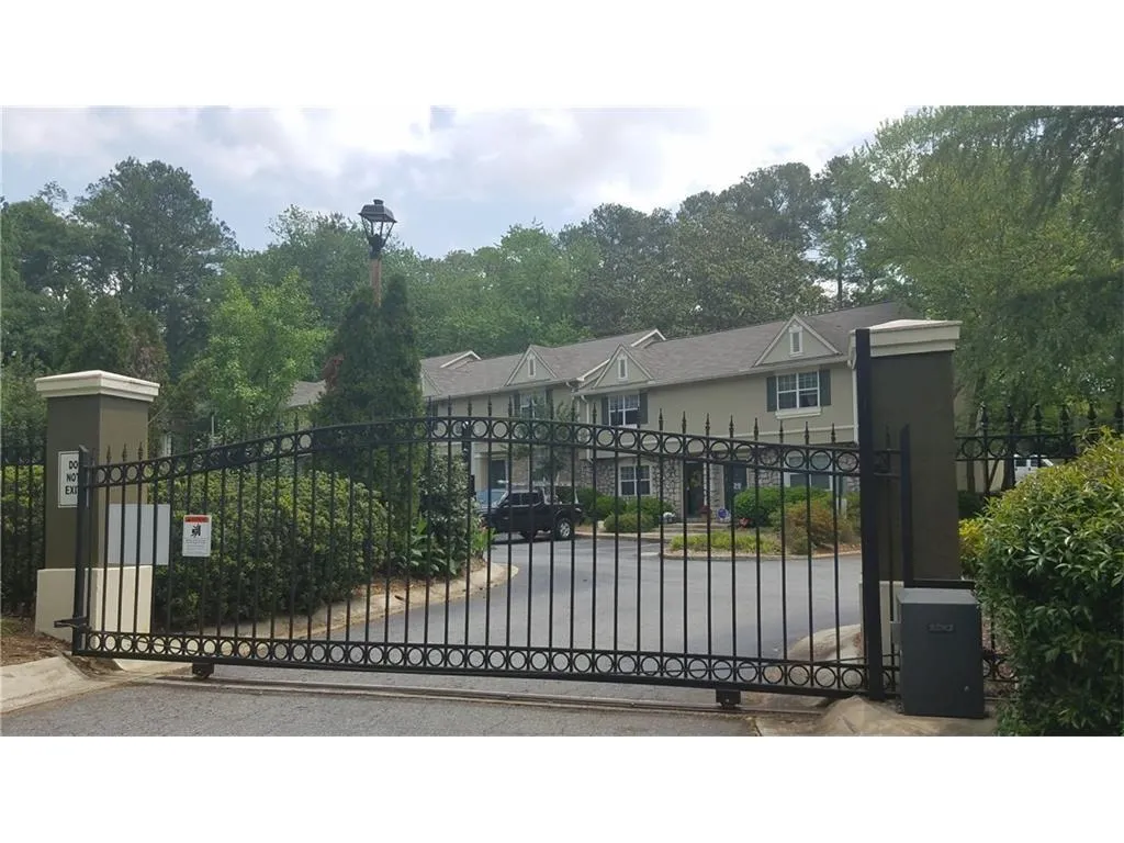 6900 Roswell Road Unit P-6, Atlanta, Georgia 30328, 3 Bedrooms Bedrooms, ,2 BathroomsBathrooms,Residential,Sold,6900 Roswell Road Unit P-6,5841512