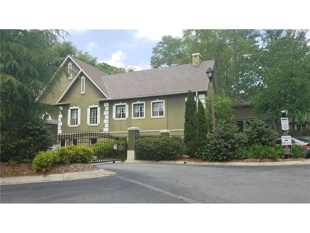 6900 Roswell Road Unit P-6, Atlanta, Georgia 30328, 3 Bedrooms Bedrooms, ,2 BathroomsBathrooms,Residential,Sold,6900 Roswell Road Unit P-6,5841512