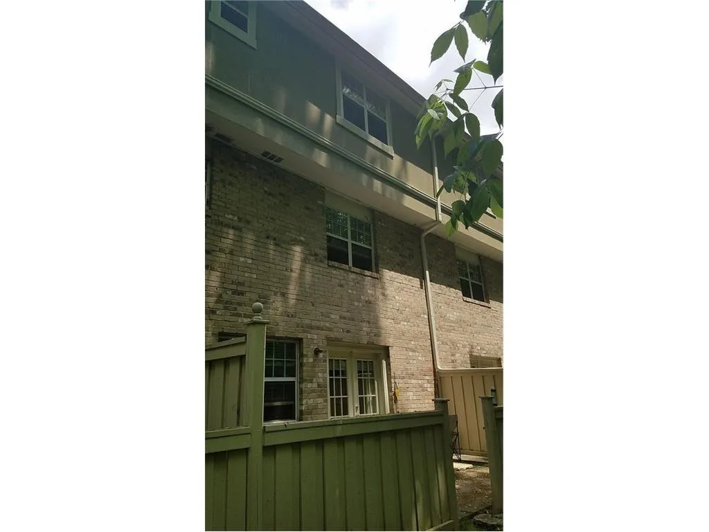 6900 Roswell Road Unit P-6, Atlanta, Georgia 30328, 3 Bedrooms Bedrooms, ,2 BathroomsBathrooms,Residential,Sold,6900 Roswell Road Unit P-6,5841512