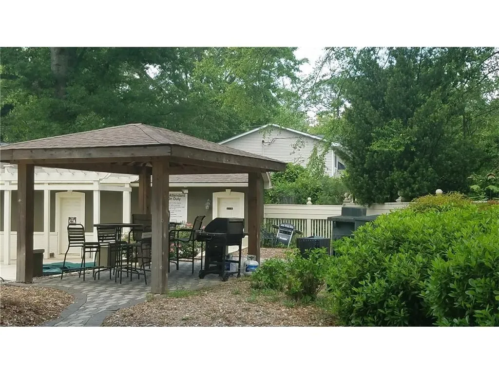 6900 Roswell Road Unit P-6, Atlanta, Georgia 30328, 3 Bedrooms Bedrooms, ,2 BathroomsBathrooms,Residential,Sold,6900 Roswell Road Unit P-6,5841512