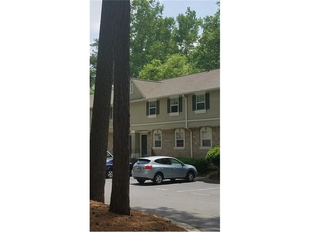 6900 Roswell Road Unit P-6, Atlanta, Georgia 30328, 3 Bedrooms Bedrooms, ,2 BathroomsBathrooms,Residential,Sold,6900 Roswell Road Unit P-6,5841512