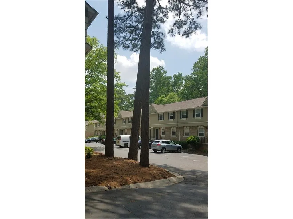 6900 Roswell Road Unit P-6, Atlanta, Georgia 30328, 3 Bedrooms Bedrooms, ,2 BathroomsBathrooms,Residential,Sold,6900 Roswell Road Unit P-6,5841512