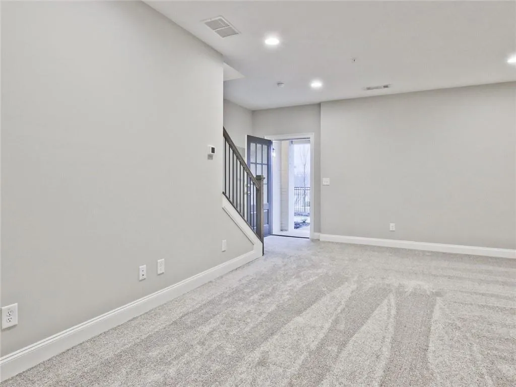 6690 Sterling Drive Unit 663, Sandy Springs, Georgia 30328, 2 Bedrooms Bedrooms, ,3 BathroomsBathrooms,Residential,Sold,6690 Sterling Drive Unit 663,6899675