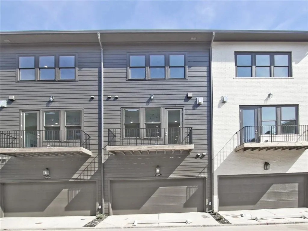 6690 Sterling Drive Unit 663, Sandy Springs, Georgia 30328, 2 Bedrooms Bedrooms, ,3 BathroomsBathrooms,Residential,Sold,6690 Sterling Drive Unit 663,6899675
