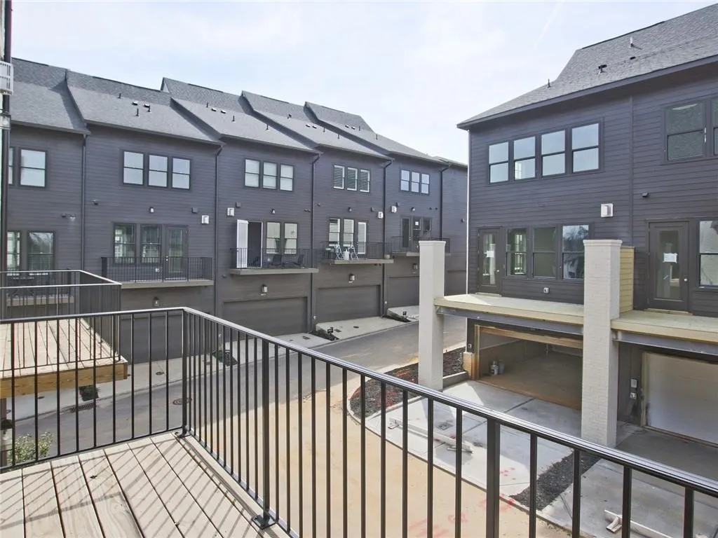 6690 Sterling Drive Unit 663, Sandy Springs, Georgia 30328, 2 Bedrooms Bedrooms, ,3 BathroomsBathrooms,Residential,Sold,6690 Sterling Drive Unit 663,6899675
