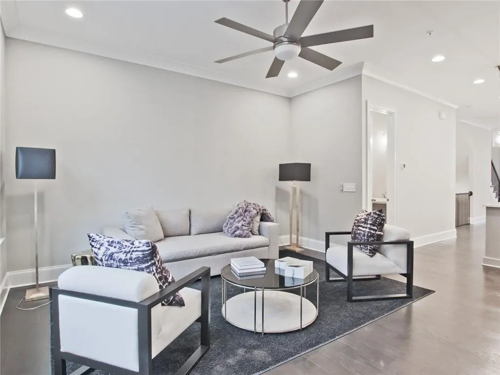 6690 Sterling Drive Unit 663, Sandy Springs, Georgia 30328, 2 Bedrooms Bedrooms, ,3 BathroomsBathrooms,Residential,Sold,6690 Sterling Drive Unit 663,6899675