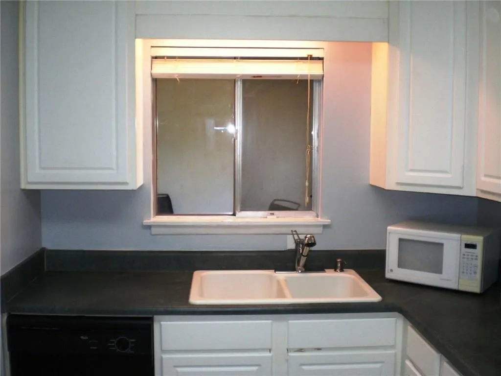 346 Carpenter Drive Unit 40, Atlanta, Georgia 30328, 2 Bedrooms Bedrooms, ,2 BathroomsBathrooms,Residential,Sold,346 Carpenter Drive Unit 40,6115035