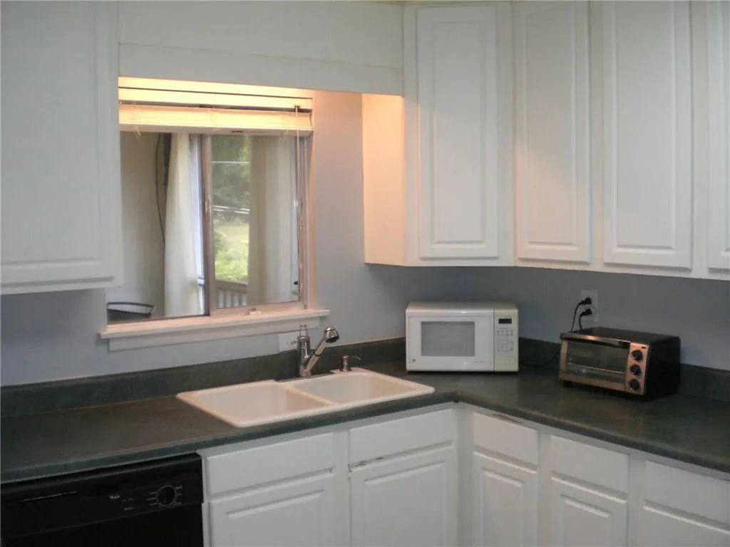 346 Carpenter Drive Unit 40, Atlanta, Georgia 30328, 2 Bedrooms Bedrooms, ,2 BathroomsBathrooms,Residential,Sold,346 Carpenter Drive Unit 40,6115035