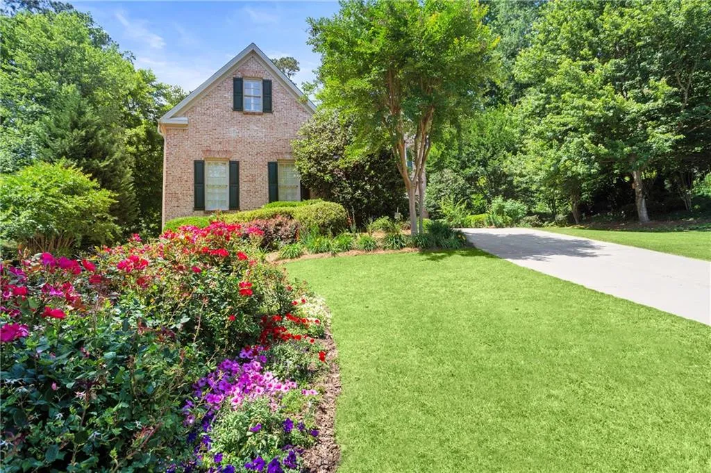 289 Forest Valley Court, Sandy Springs, Georgia 30342, 5 Bedrooms Bedrooms, ,5 BathroomsBathrooms,Residential,Sold,289 Forest Valley Court,6888587