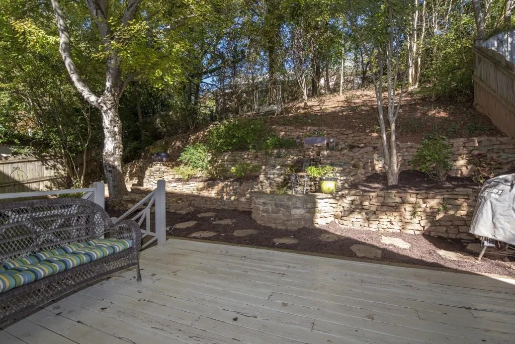 325 Ledgemont Court, Atlanta, Georgia 30342, 5 Bedrooms Bedrooms, ,4 BathroomsBathrooms,Residential,Sold,325 Ledgemont Court,6093201