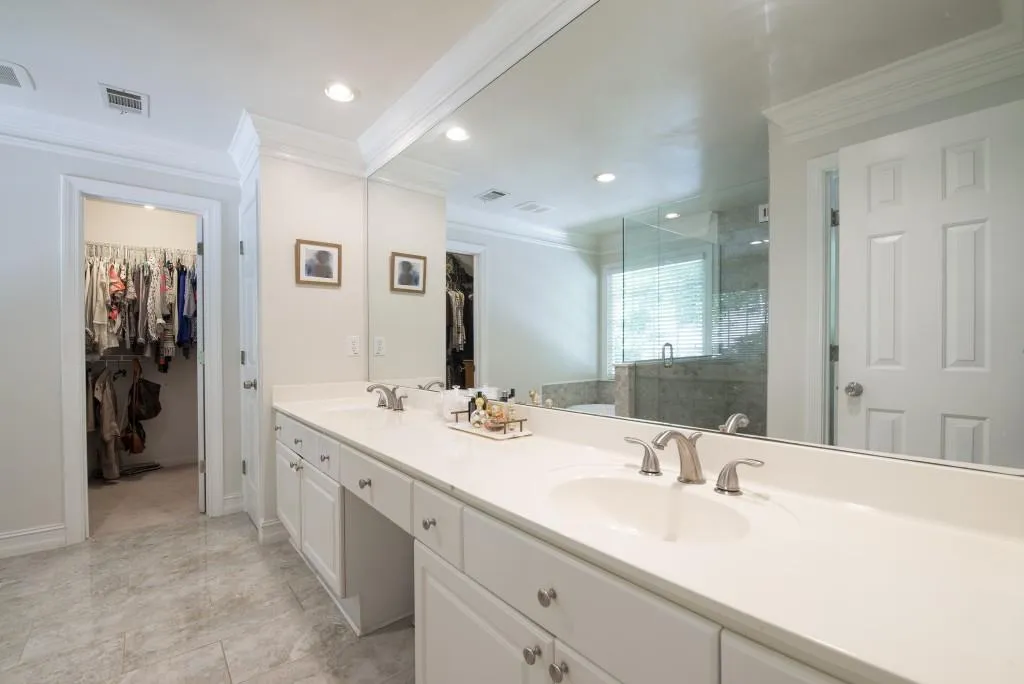 325 Ledgemont Court, Atlanta, Georgia 30342, 5 Bedrooms Bedrooms, ,4 BathroomsBathrooms,Residential,Sold,325 Ledgemont Court,6093201