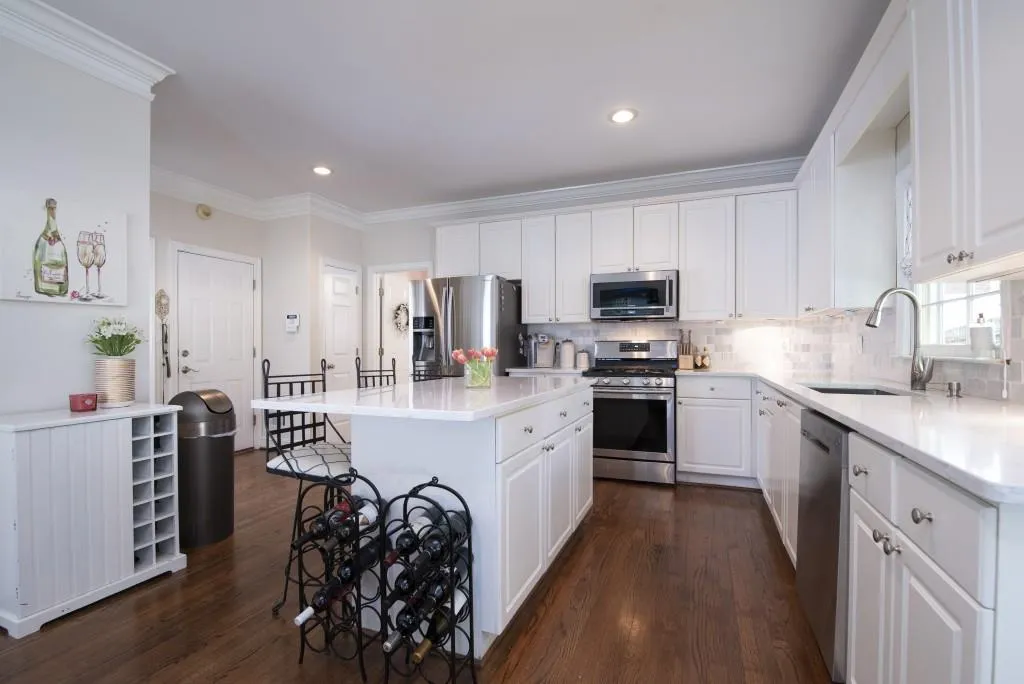 325 Ledgemont Court, Atlanta, Georgia 30342, 5 Bedrooms Bedrooms, ,4 BathroomsBathrooms,Residential,Sold,325 Ledgemont Court,6093201