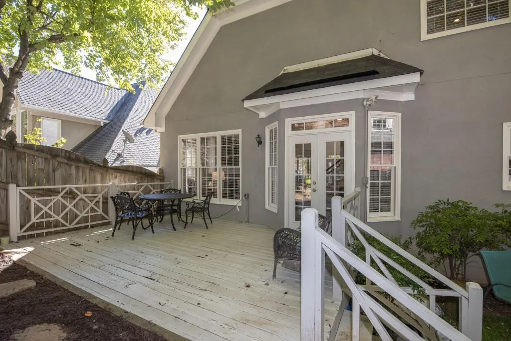 325 Ledgemont Court, Atlanta, Georgia 30342, 5 Bedrooms Bedrooms, ,4 BathroomsBathrooms,Residential,Sold,325 Ledgemont Court,6093201