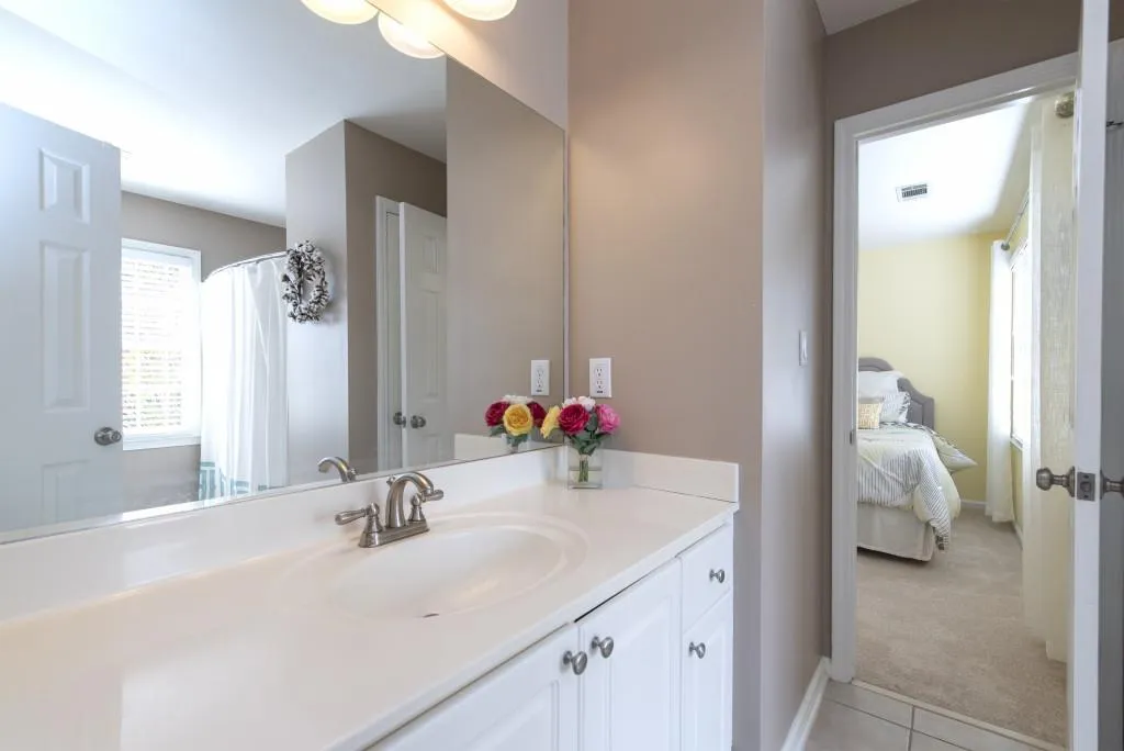 325 Ledgemont Court, Atlanta, Georgia 30342, 5 Bedrooms Bedrooms, ,4 BathroomsBathrooms,Residential,Sold,325 Ledgemont Court,6093201
