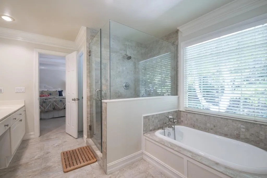 325 Ledgemont Court, Atlanta, Georgia 30342, 5 Bedrooms Bedrooms, ,4 BathroomsBathrooms,Residential,Sold,325 Ledgemont Court,6093201