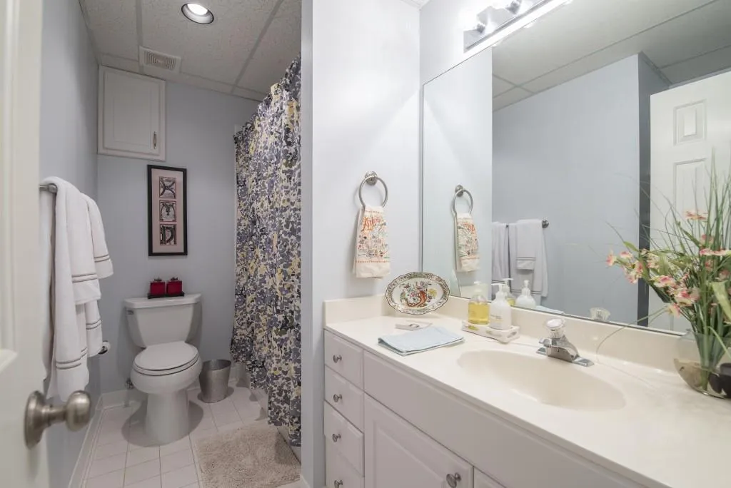 325 Ledgemont Court, Atlanta, Georgia 30342, 5 Bedrooms Bedrooms, ,4 BathroomsBathrooms,Residential,Sold,325 Ledgemont Court,6093201