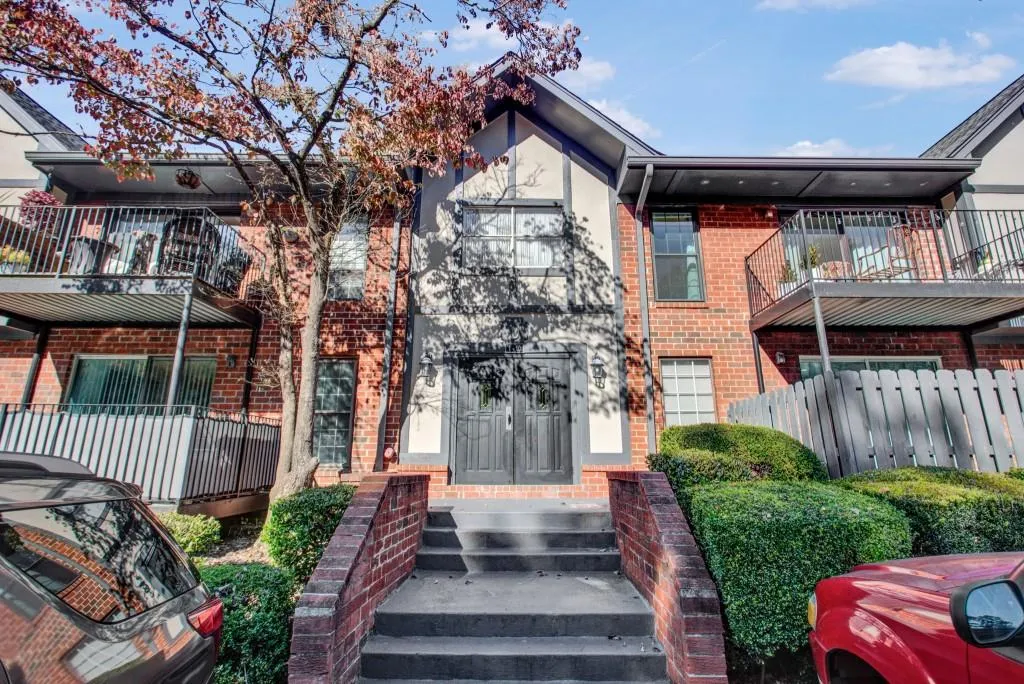 6851 Roswell Road Unit J-3, Sandy Springs, Georgia 30328, 2 Bedrooms Bedrooms, ,2 BathroomsBathrooms,Residential,Sold,6851 Roswell Road Unit J-3,7136708
