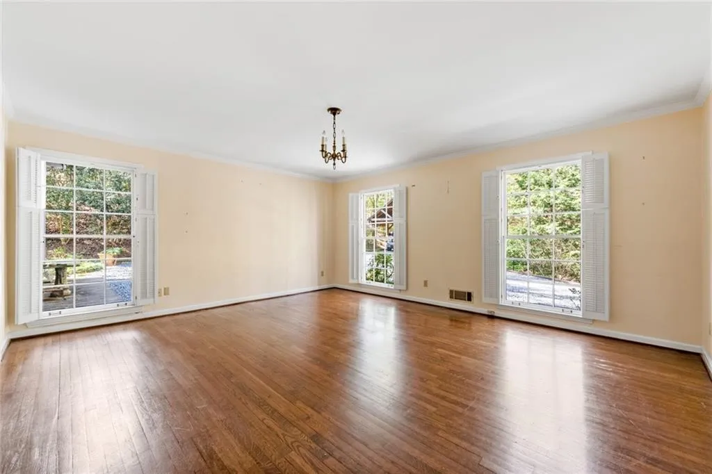 3391 Ridgewood Road Nw, Atlanta, Georgia 30327, 4 Bedrooms Bedrooms, 0 ,2 BathroomsBathrooms,Residential,For Sale,3391 Ridgewood Road Nw,7749191